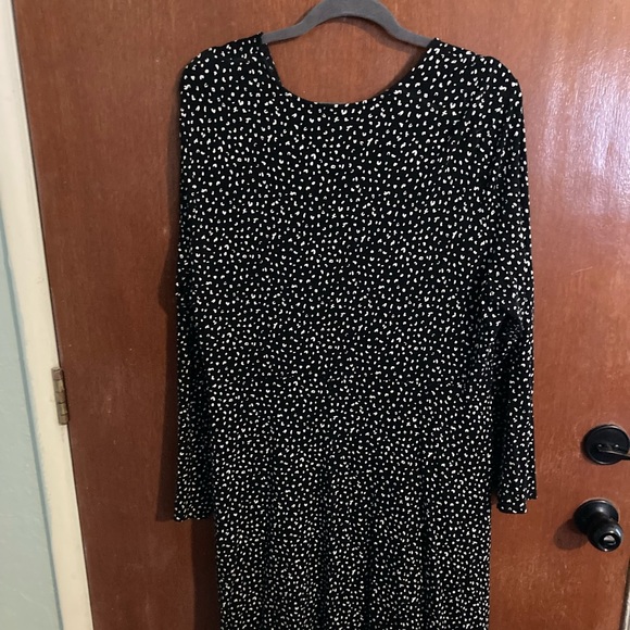 Black and White Faux Wrap style dress 3/4 length sleeve - Picture 2 of 3